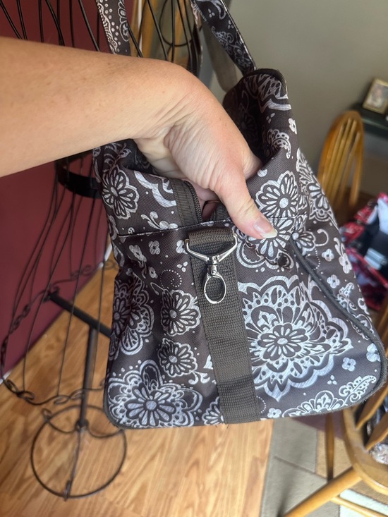 thirty-one Handbags - Thirty one woodblock floral large weekender duffle bag